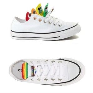 NIB Converse size 8 unisex
